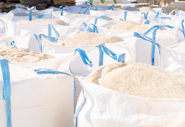 Big Bags mit Sand gefuellt