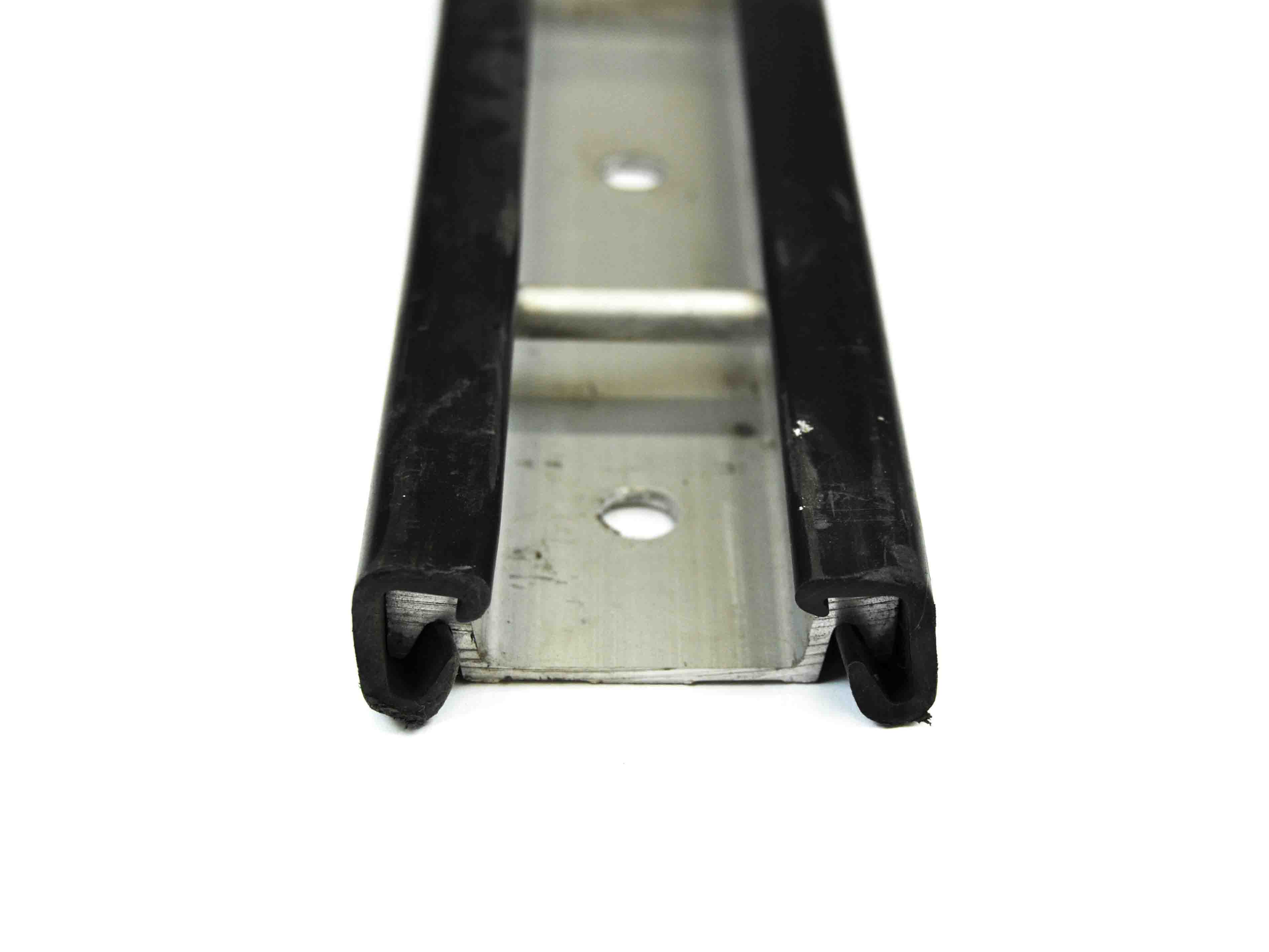 Stäbchenzurrschiene Aluminium, mit Gummischutz- schwarz, 1000x60x20mm